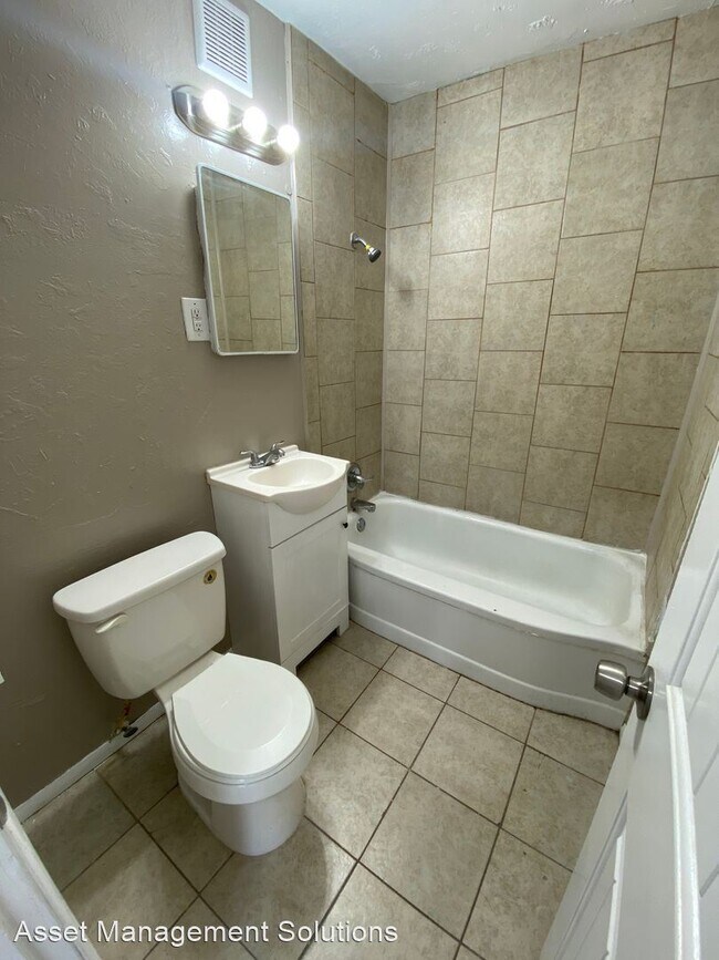 Building Photo - 2 br, 1 bath House - 7115 SE 15th St.