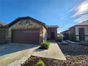 Building Photo - 1119 Creekside Orchard