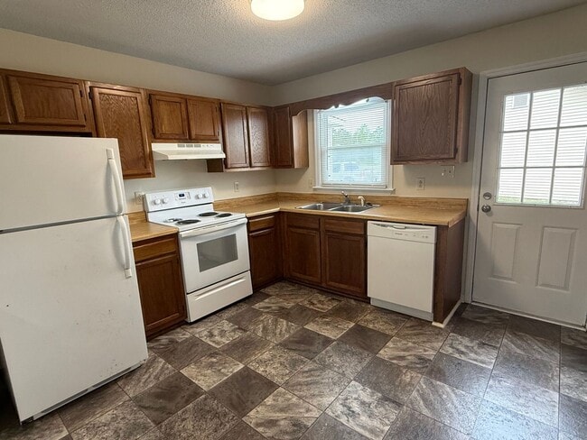 Building Photo - Nice 2 bedroom, 1 bath duplex