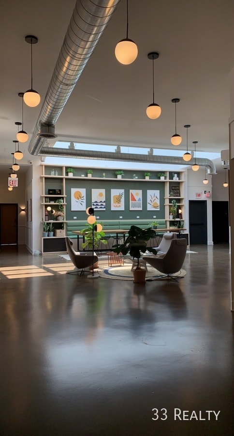 Building Photo - Newly Renovated Studio w/Murphy Bed Avail Now