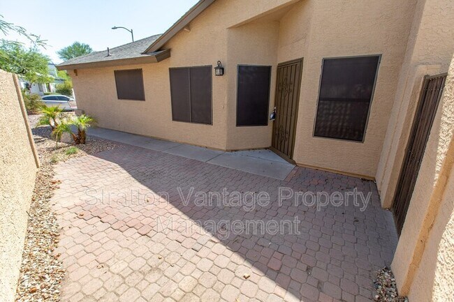 Building Photo - 710 E Sack Dr