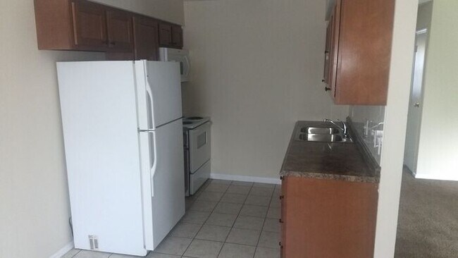 Building Photo - Large 2 bedroom apartment with central air.