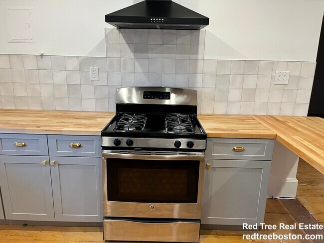 Building Photo - 41 Elmore St