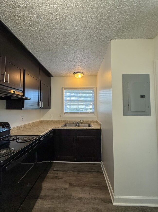 Foto del edificio - 2 Bedroom Townhouse-Style Apartment | Comi...