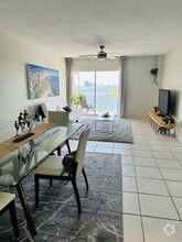 Building Photo - 400 Kings Point Dr