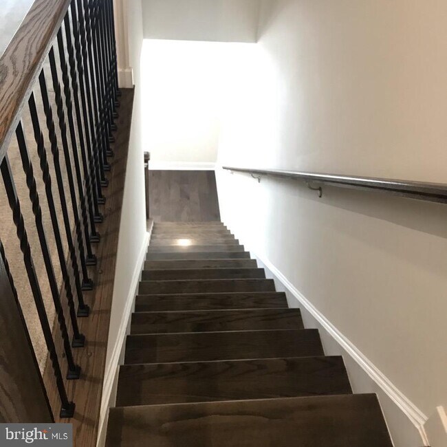 Foto del edificio - 4711 Crest View Dr