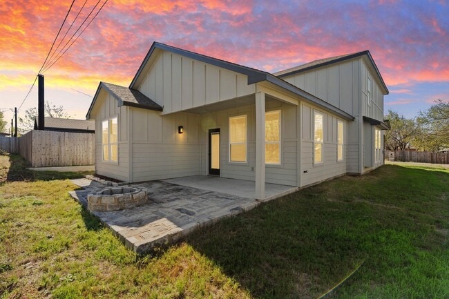 Foto del edificio - 853 Cypress Ln