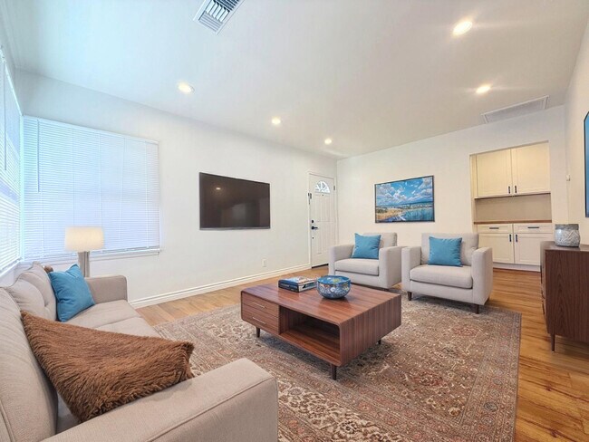 Foto del edificio - 1720 N Hollywood Way