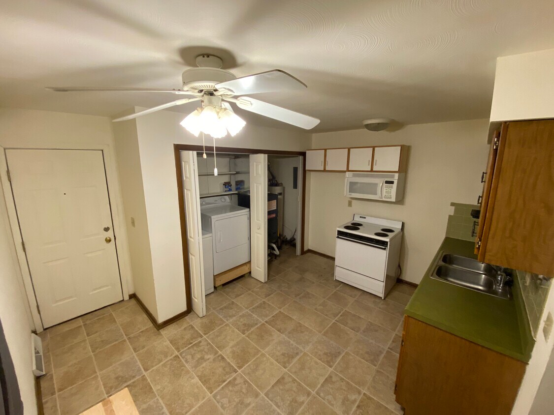 1203 E Willard St, Urbana, IL 61801 Townhouse for Rent in Urbana, IL