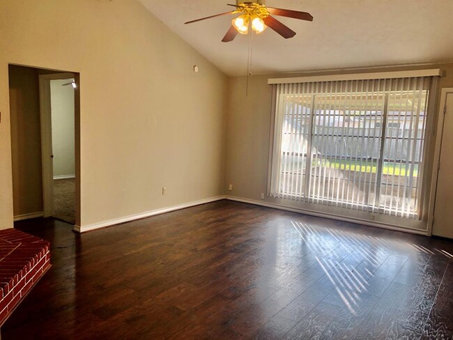 Building Photo - 10402 Permian Dr