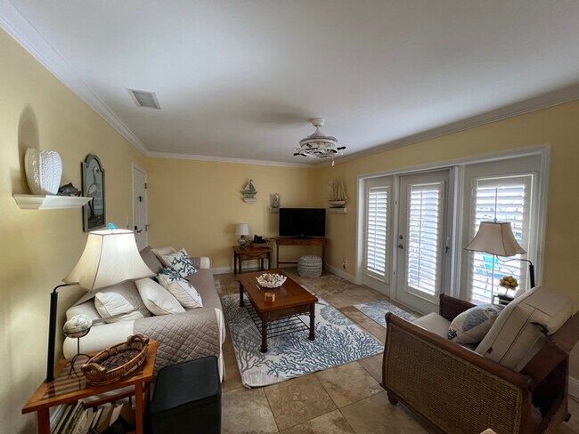 Building Photo - 5164 Beach Dr SE