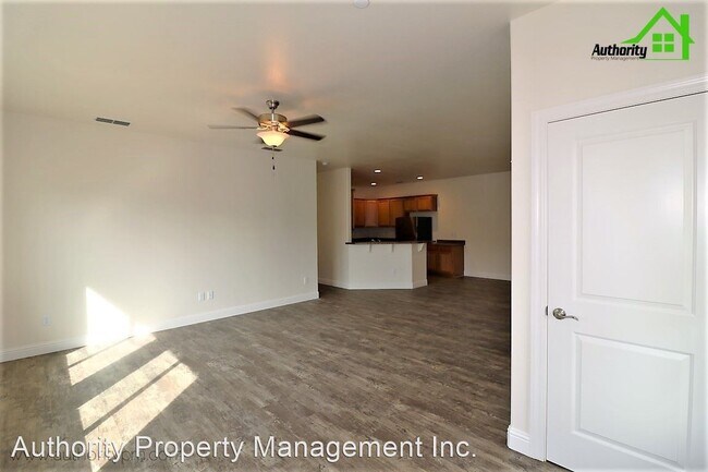 Foto del edificio - 2538 Rainbow Ln
