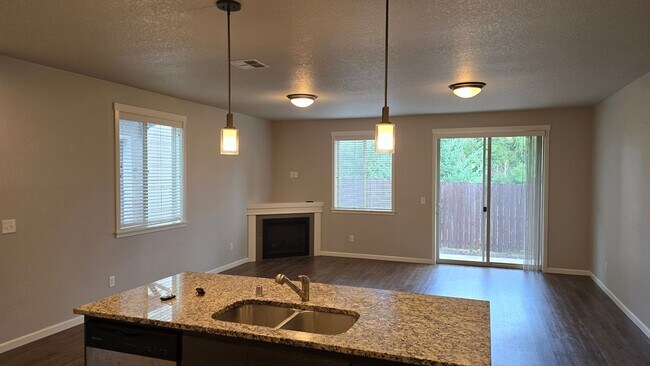 Foto del edificio - Beautiful 3 Bedroom Modern Home with Luxur...