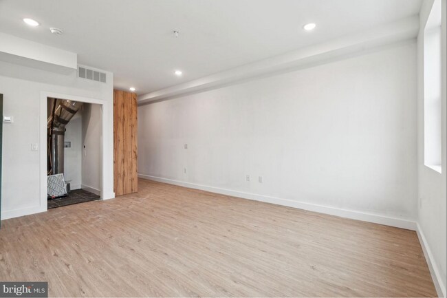 Foto del edificio - 4163 Mantua Ave