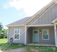 Building Photo - 207 Gordon St