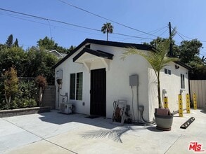 Building Photo - 626 1/2 Silver Lake Blvd