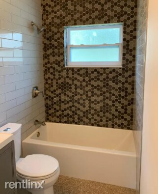 Building Photo - 3 br, 2 bath House - 10863 Village Green Ave