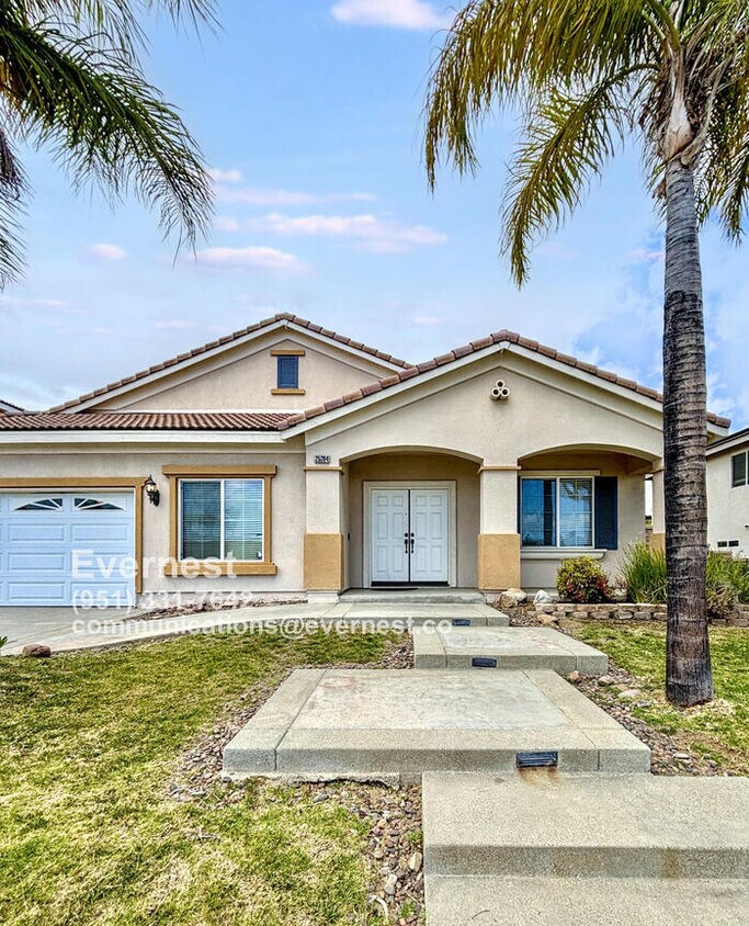 Primary Photo - Beautiful 3-Bedroom Home with Fireplace an...