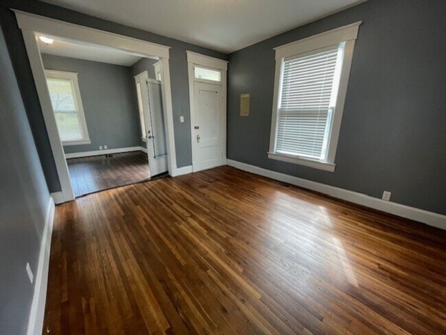 Building Photo - Adorable House on a Corner Lot!