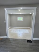 Building Photo - 445 W 25th St