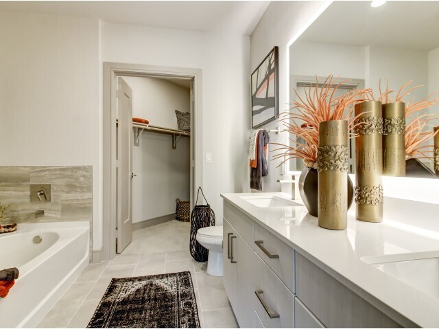 Foto del edificio - Luxury One-Bedroom Homes: Modern Comfort, ...