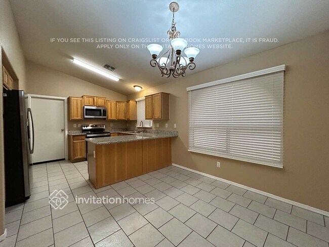 Foto del edificio - 16002 W Latham St