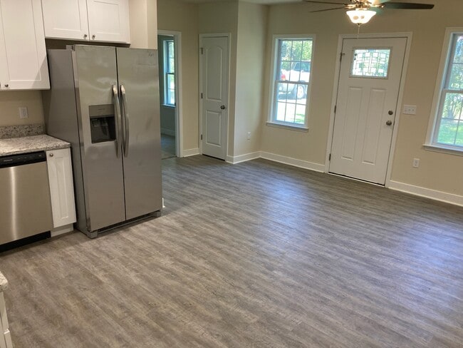 Building Photo - 351 Rolando Dr