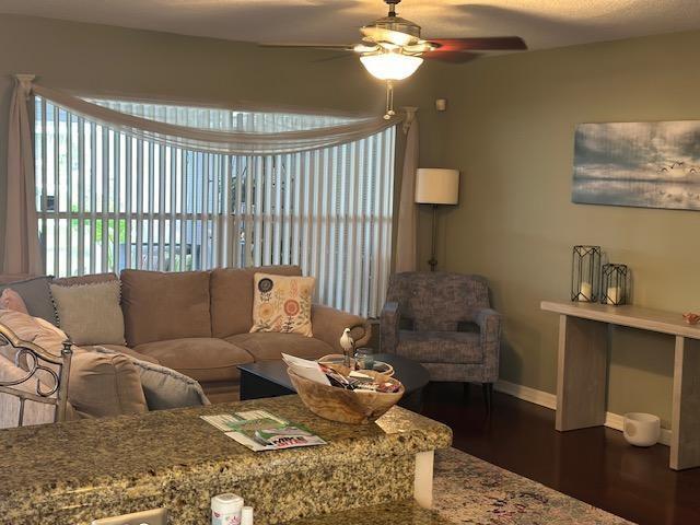 Foto del edificio - 1244 W Lakes Dr