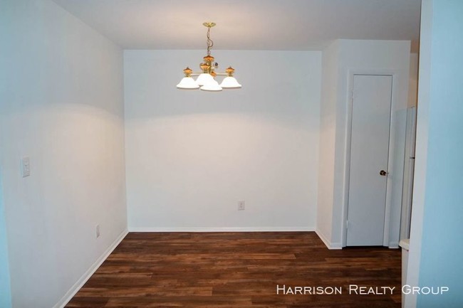 Building Photo - 1212 Schaub Dr