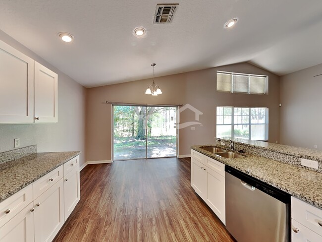 Building Photo - 204 Silver Palms Circle