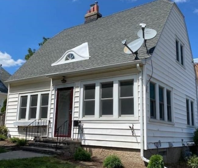 Building Photo - 2502 Kendall Ave