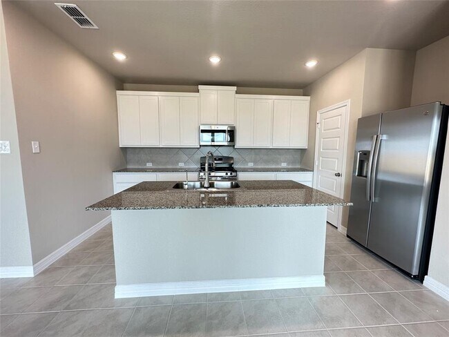 Building Photo - 7239 Grand Mason Dr
