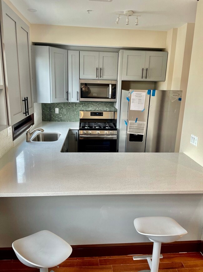 Kitchen - 585 Hoboken Rd