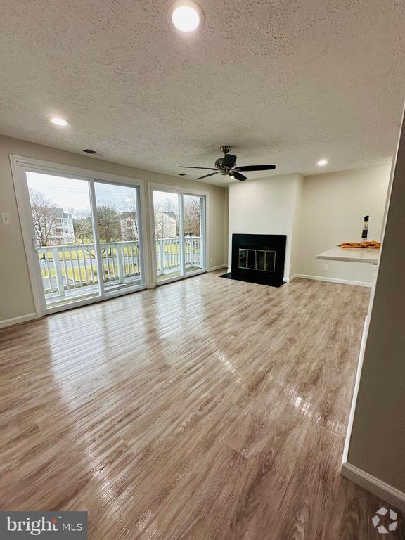 Kenwood at Avandale Condominiums Apartments for Rent with Hardwood