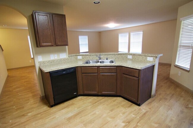 Foto del edificio - 5627 Long Arbor Ln