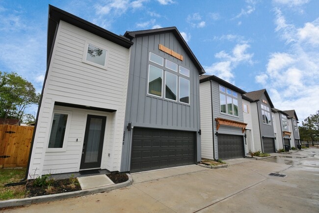 Building Photo - 2504 W Tidwell Rd