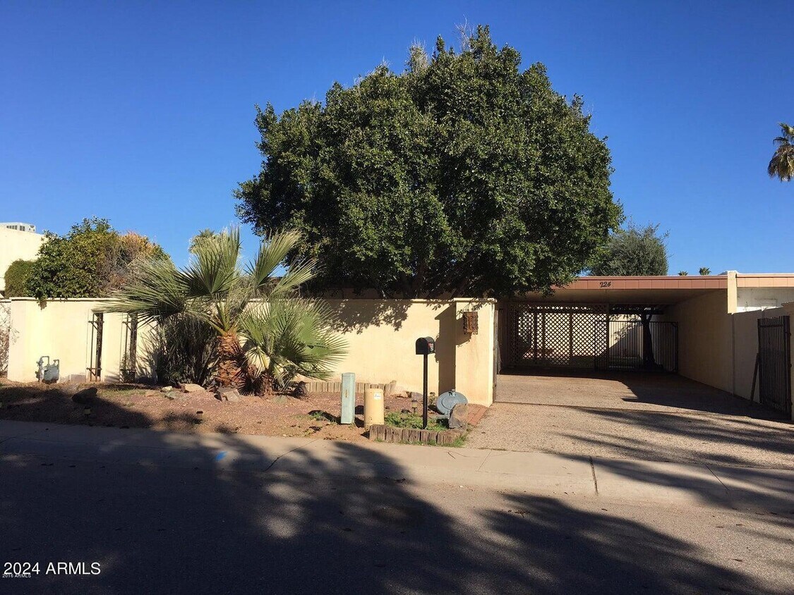 Building Photo - 224 Laguna Dr W