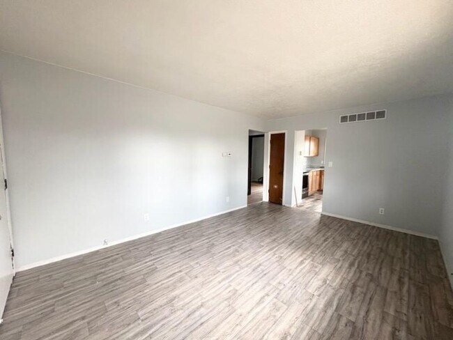 Building Photo - 606 N Mason St