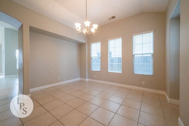Foto del edificio - North Clovis Home, 3BR/2BA, Built 2005 - Lots of Amenities!