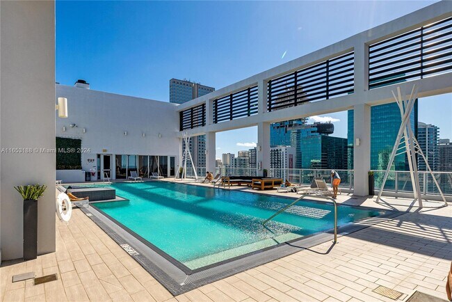 Foto del edificio - 151 SE 1st St
