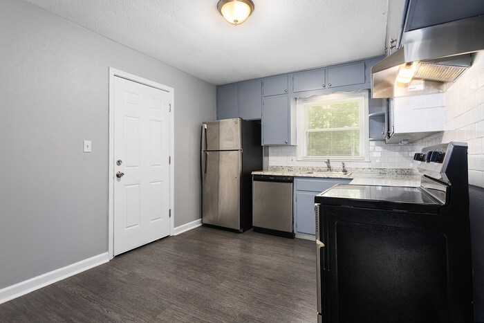 Foto principal - Newly rehabbed 3 bed 1.5 bath in Raytown