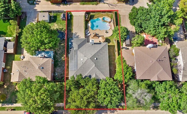 Building Photo - 1531 Home Park Dr