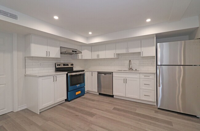 Building Photo - 6 Rockcliffe St