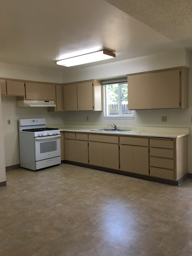 Building Photo - Citrus Heights Home - Just reduced!