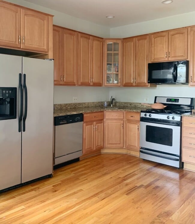 Kitchen - 1306 N Kedzie Ave