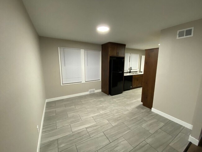 Foto del edificio - 2 Bedroom, 1 Bathroom House with Attached Garage