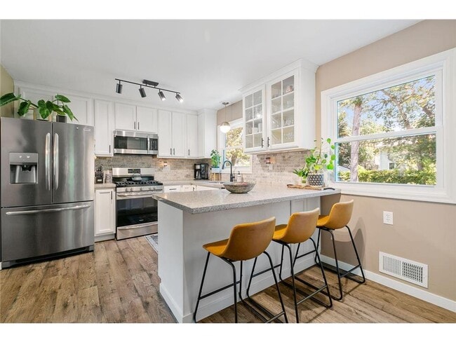 Foto del edificio - 1620 Winnetka Ave N