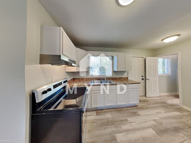 Building Photo - 3 br, 1.5 bath House - 6633 Court M