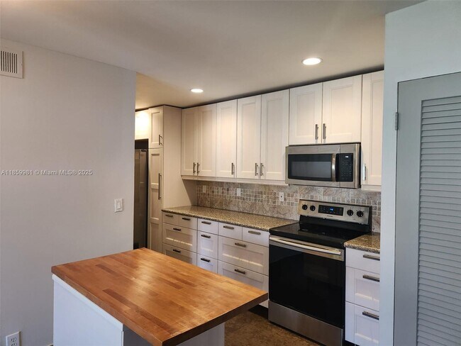 Foto del edificio - 124 NE 19th Ct