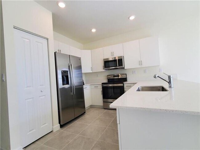 Foto del edificio - 3216 W 114th Terrace